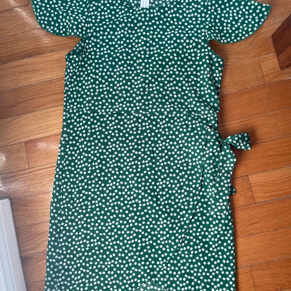 🎉 3/$10 - Green Floral Print Tie Dress - Picture 2 of 3
